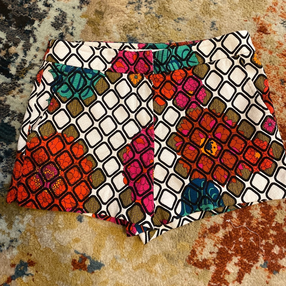 Trina Turk Short, Size 6
